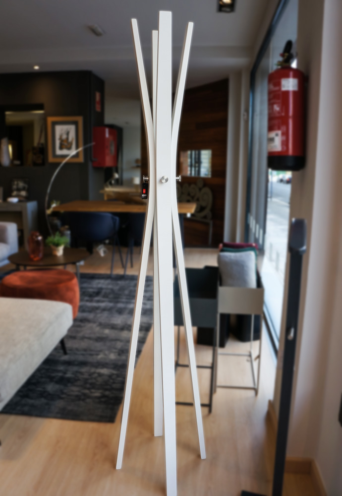 Perchero de pie blanco,diseño minimalista Alcon Mobiliario